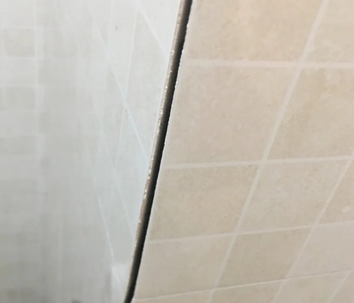 上饶市瓷砖空鼓维修公司分享阳台瓷砖脱落的修复过程可以分为以下几个步骤
